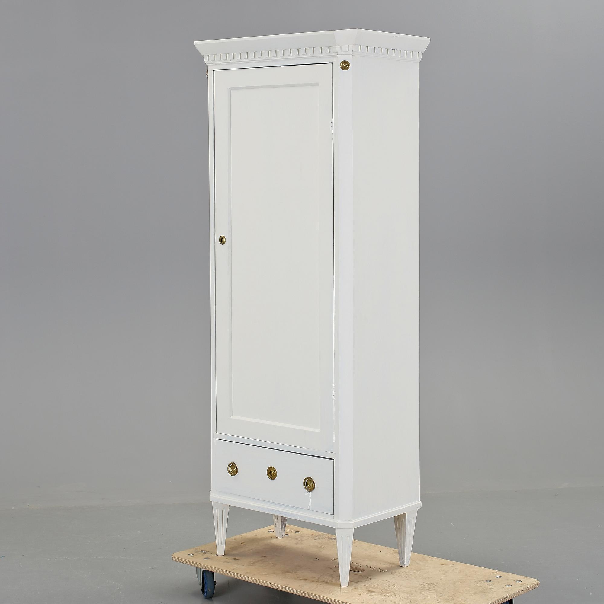 KLÄDSKÅP, tidigt 1900-tal.