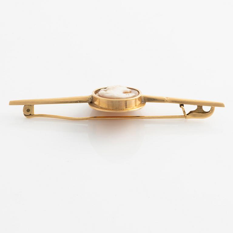 A demi-parure in 18K gold with sea shell cameos.