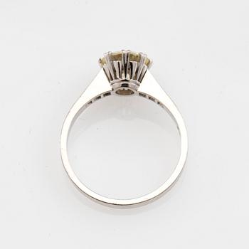 Ring 18K vitguld med diamanter ca 1,62 ct totalt, Göteborg 1953.