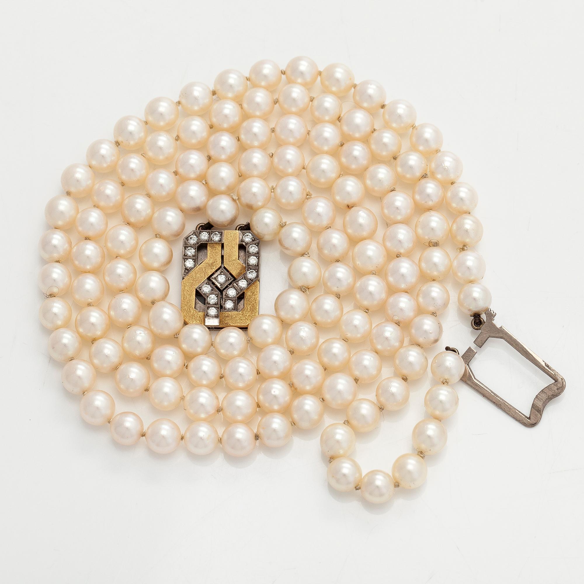 Pärlcollier, lås 18K guld med diamanter. St Eriks Silversmedja, Stockholm, 1987.