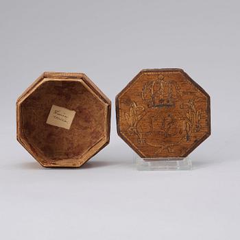 A Swedish 18th century straw-work box with cover, with the monogram of Queen Lovisa Ulrika.