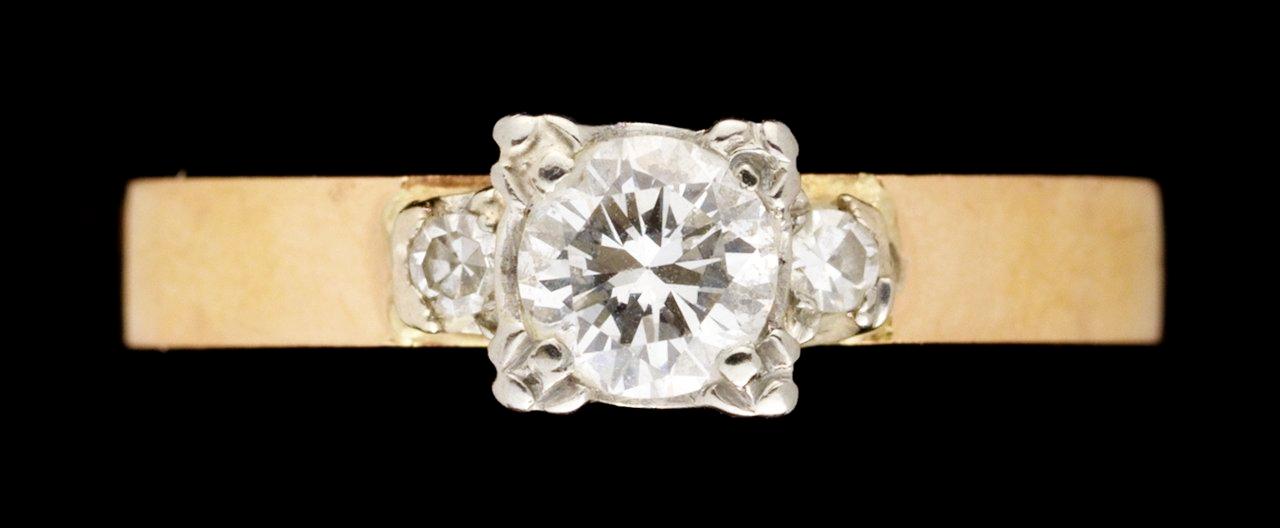 RING, 18K GULD MED BRILJANTSLIPAD DIAMANT,