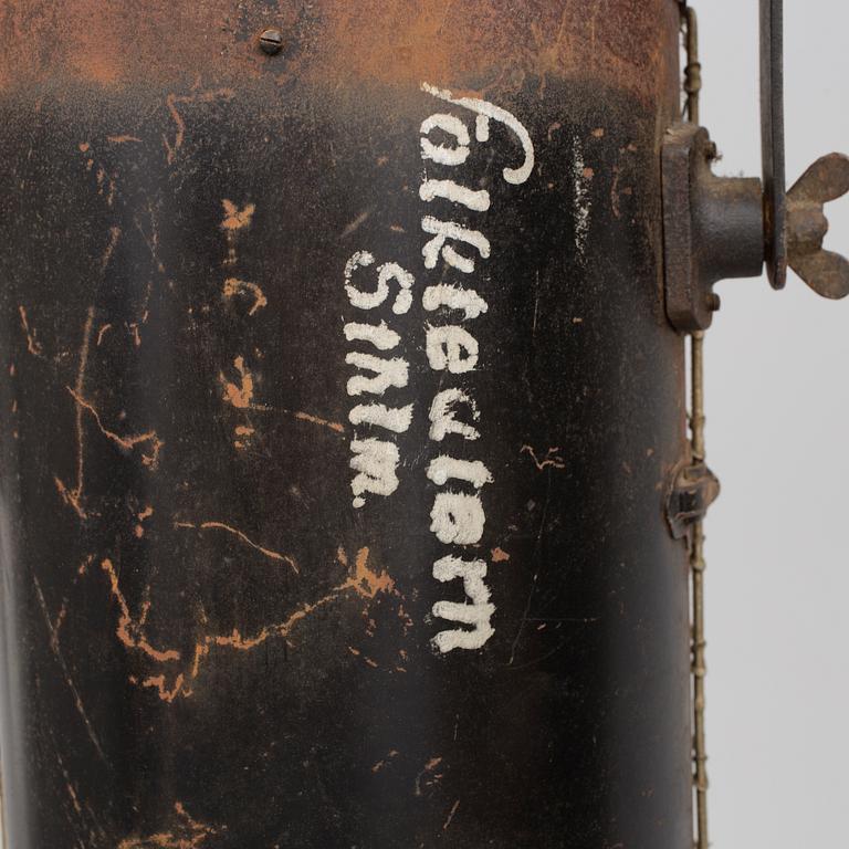LAMPA/STRÅLKASTARE, 2 stycken, 1900-talets första hälft.