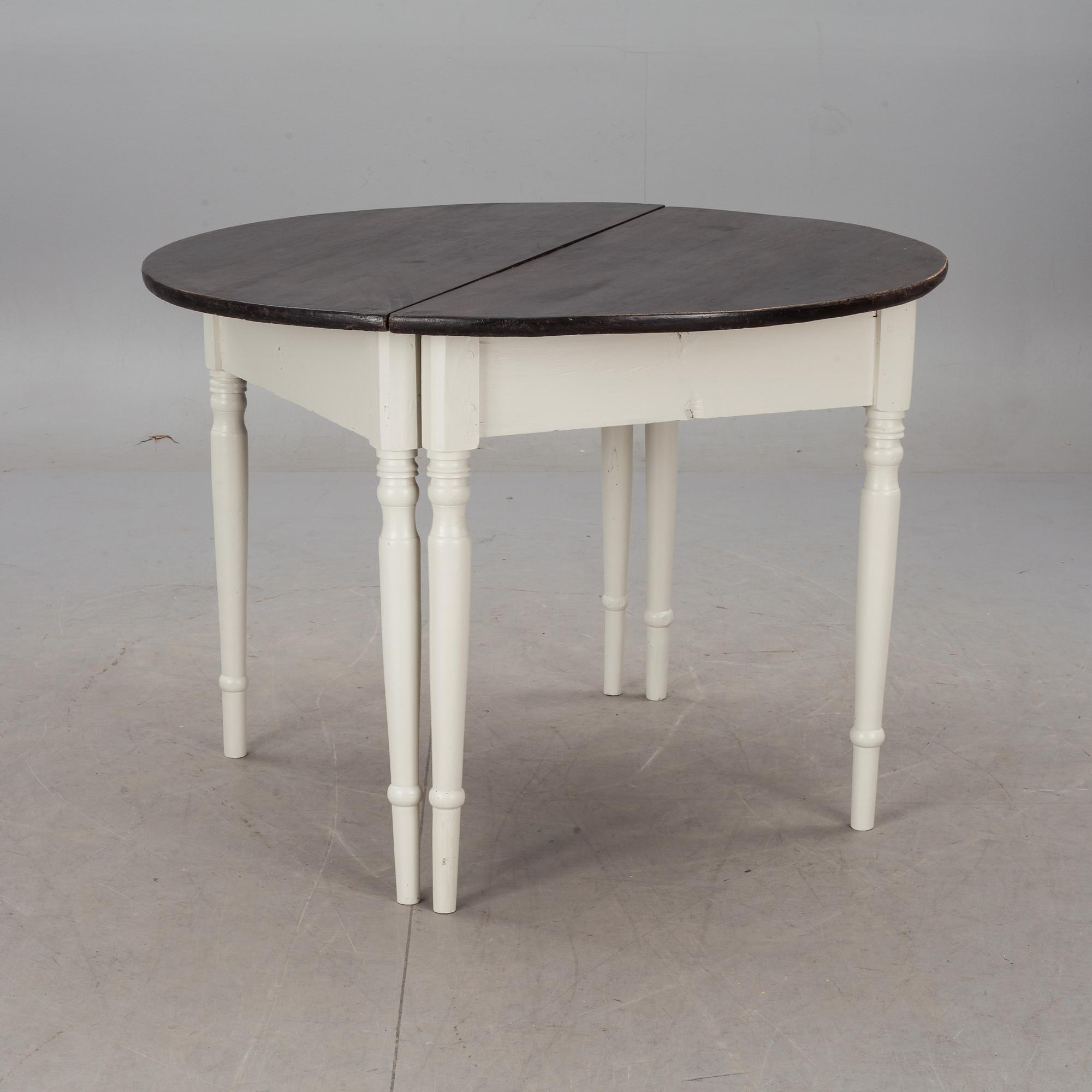 HALVMÅNEBORD, 2 st, 1800-talets slut.
