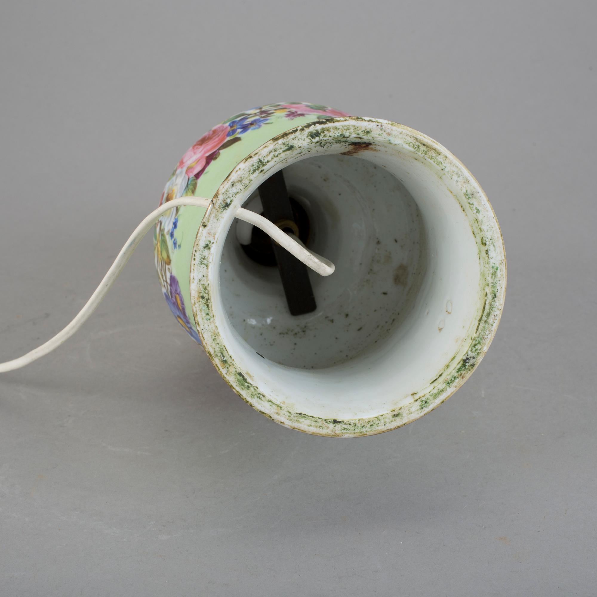 BORDSLAMPA, porslin, 1800-talets slut.