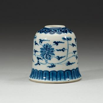 A blue and white brush washer, Qing dynasty 19th century. With Qianlong six characters mark.