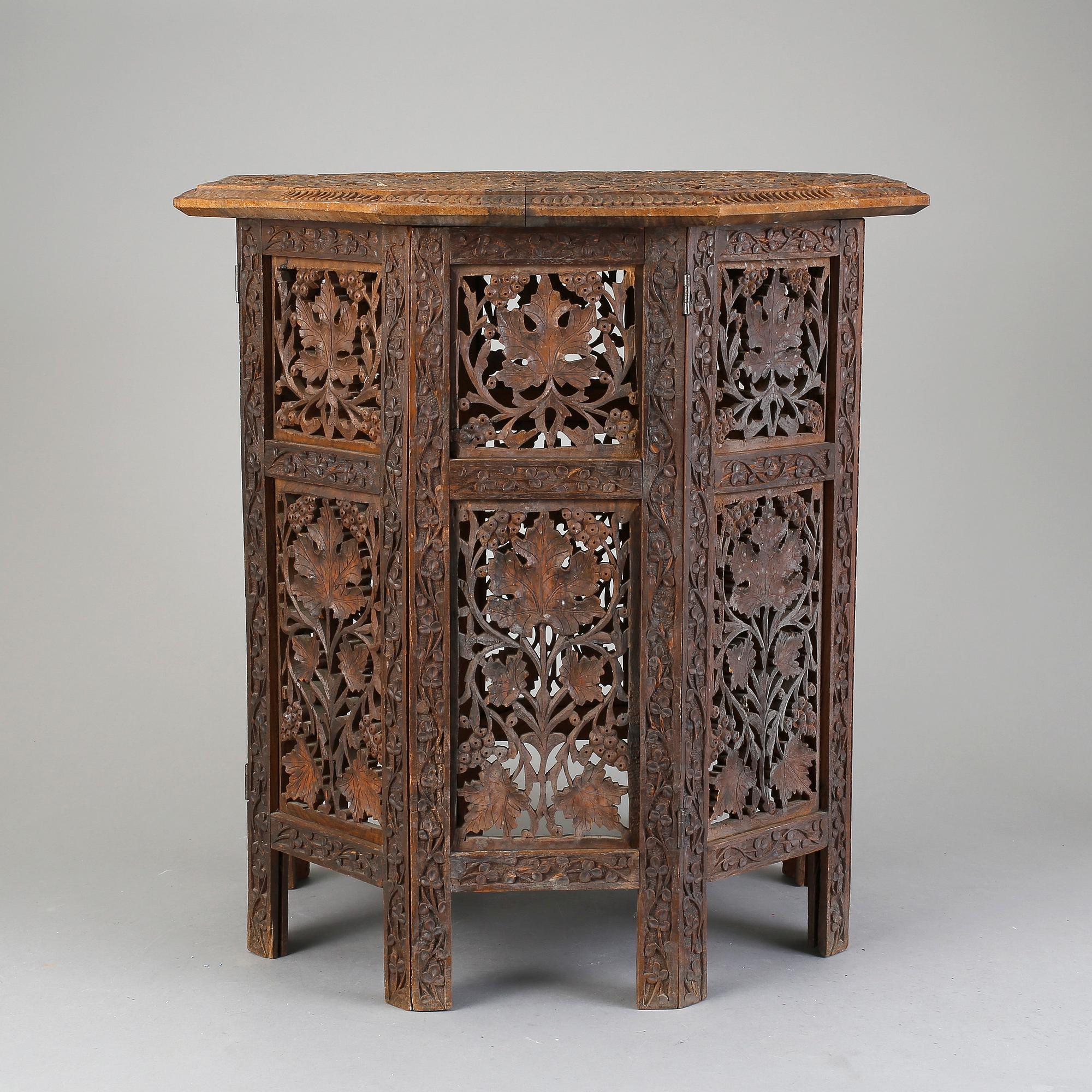 BORD, orientaliskt, 1900-talets första hälft.