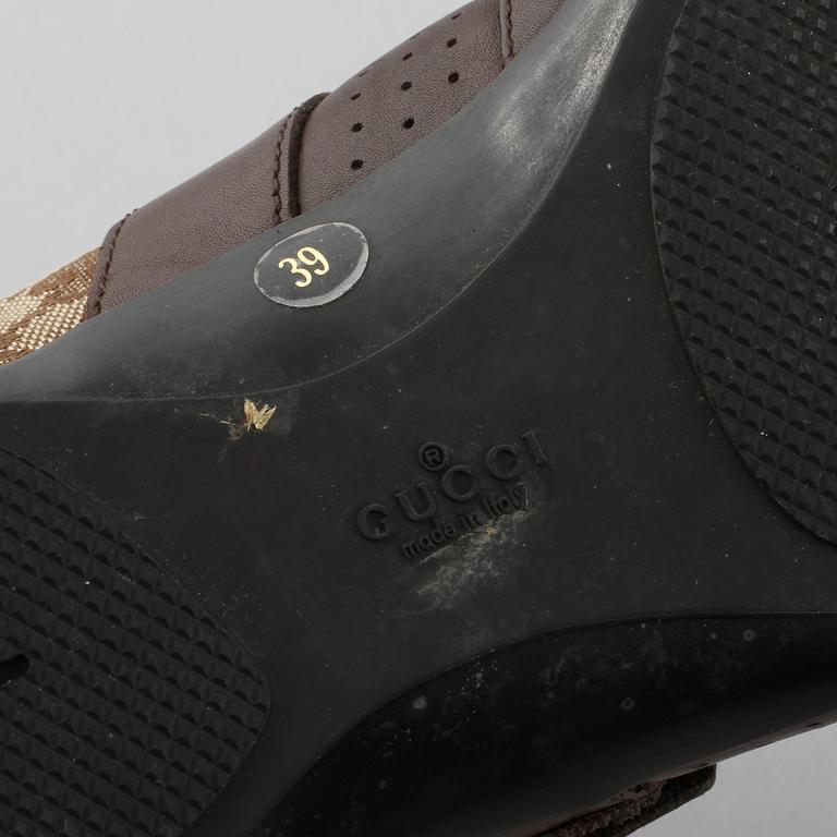 SKOR, Gucci.