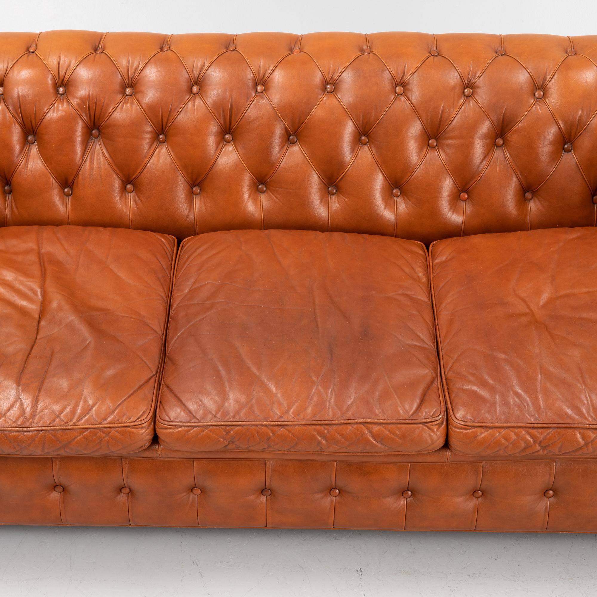 Soffa, Chesterfield-modell, Norell, 1900-talets andra hälft.