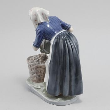 FIGURIN, porslin, Royal Copenhagen, numrerad 1549, 1900-talets andra hälft.