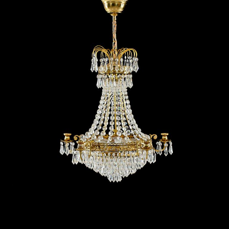 LJUSKRONA, gustaviansk stil, 1900-talets andra hälft. Höjd ca 55 cm.
