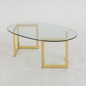 A late 20th century coffee table.
