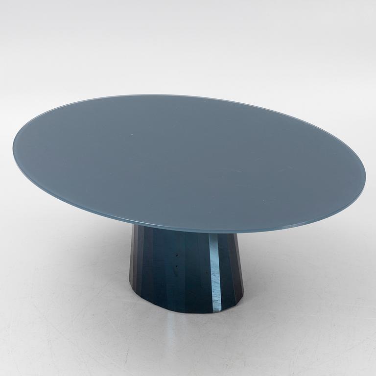 Victoria Wilmotte, matbord, "Pli table", ClassiCon, 2017.