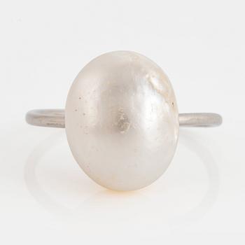 1108. An 18K white gold ring set with a pearl, most likely natural.