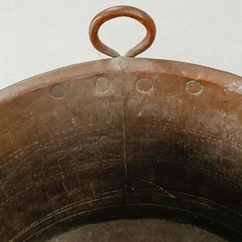 A copper wash tub, 19th century.