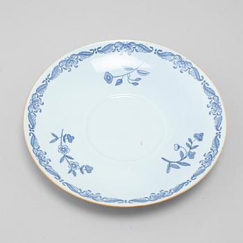 Seven "Ostindia" broth cups with sausers and chocolate cups with sausers in earthenware, Rörstrand, 20th century.