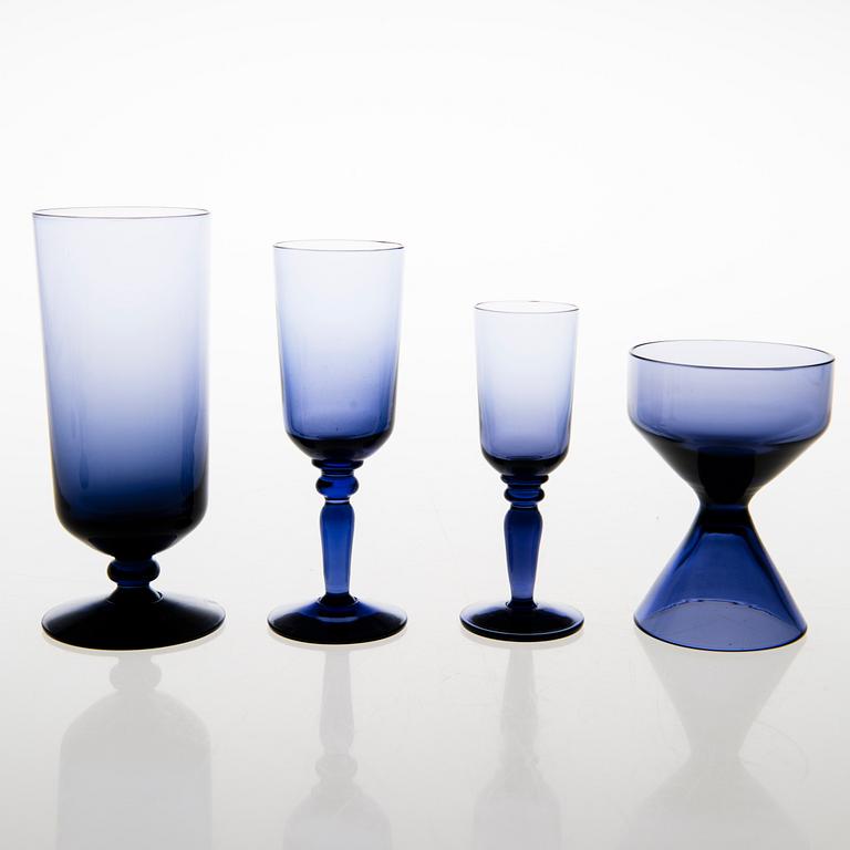 TAMARA ALADIN, GLAS, 11 st, "Lila" 1861, och SOCKERSKÅL, 1158, Riihimäen Lasi 1961-64. Formgivna 1960 och 1961.