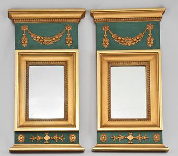 SPEGLAR, ett par snarlika, empir-stil, 1800-talets första hälft.