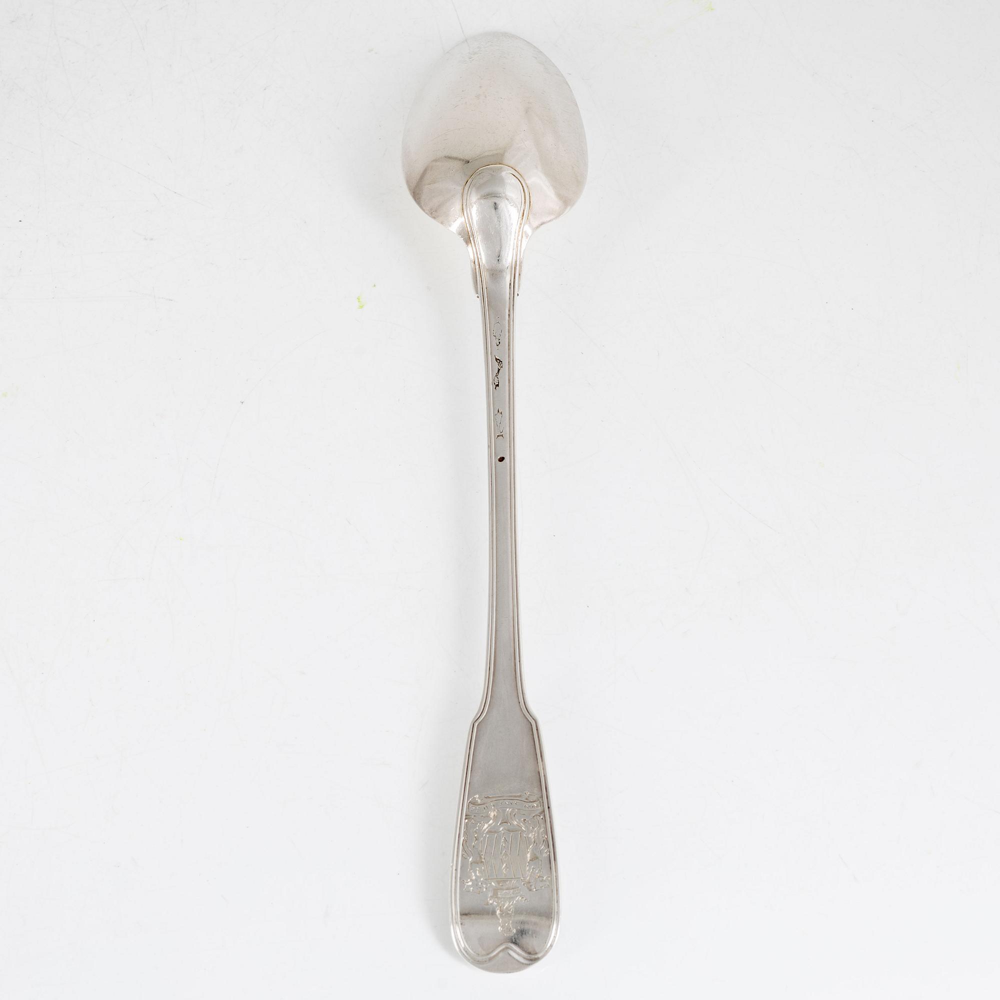 Ragusked, silver, with De Geer’s coat of arms.