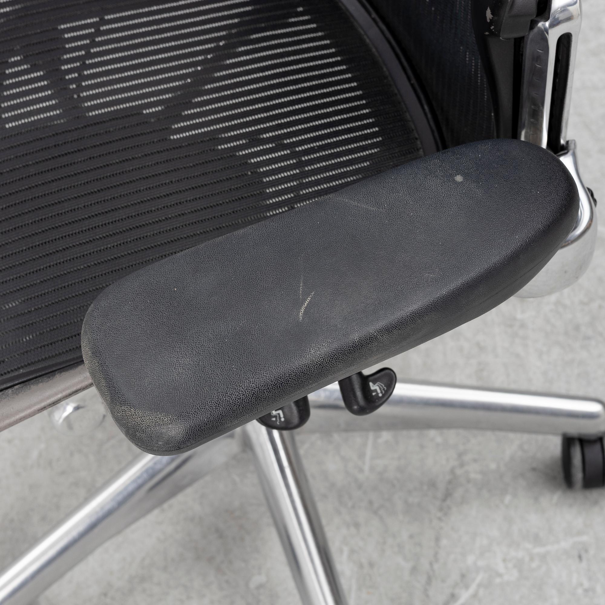 Don Chadwick and Bill Stumpf, office chair, 'Aeron', Herman Miller.