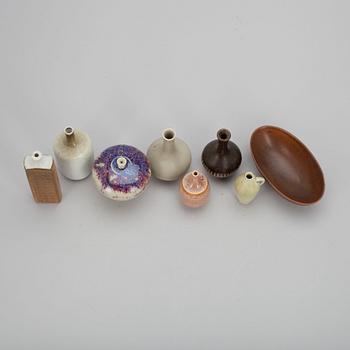 MINIATYRVASER, 8 st, stengods,  bl a Rörstrand och Gustavsberg, 1900-talets senare hälft.