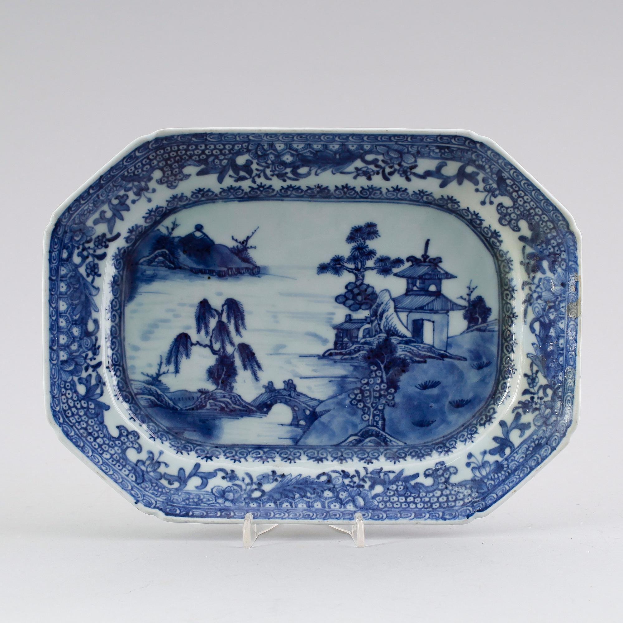 STEKFAT, porslin, Kina, Qianlong 1736-1795.