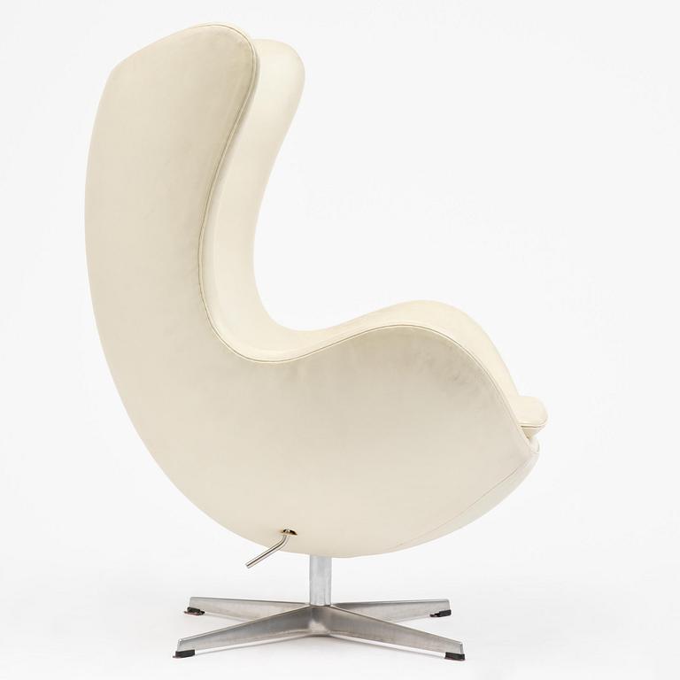 Arne Jacobsen, an "Egg" armchair, Fritz Hansen, Denmark, 2006.