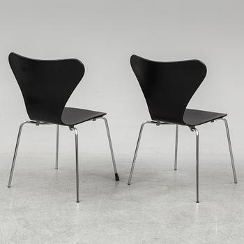 ARNE JACOBSEN, six 'Series 7' chairs from Fritz Hansen, Denmark.