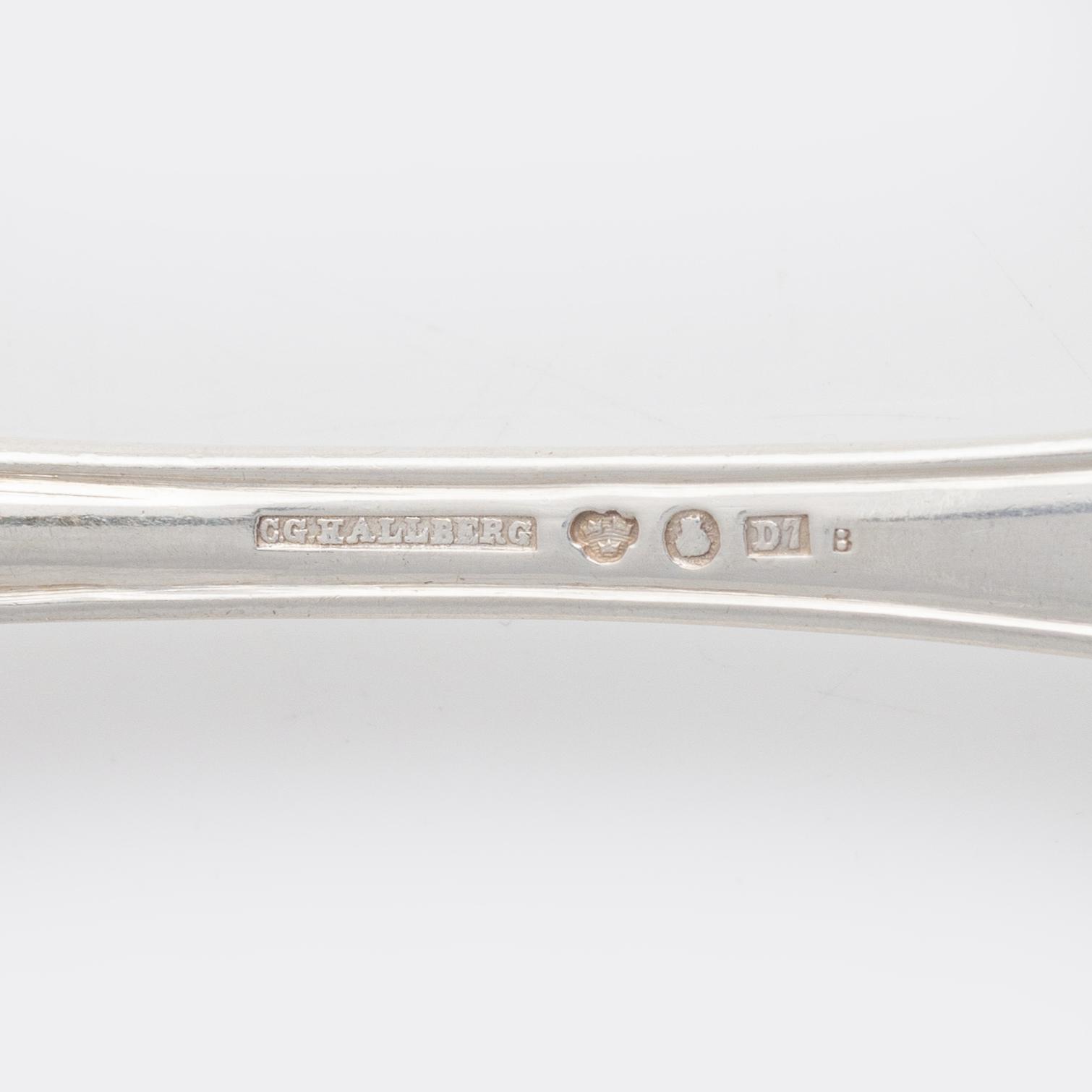 CG Hallberg, bestickuppsättning, 147 delar, silver, modell "Svensk Spetsig". Bl a Stockholm 1906.