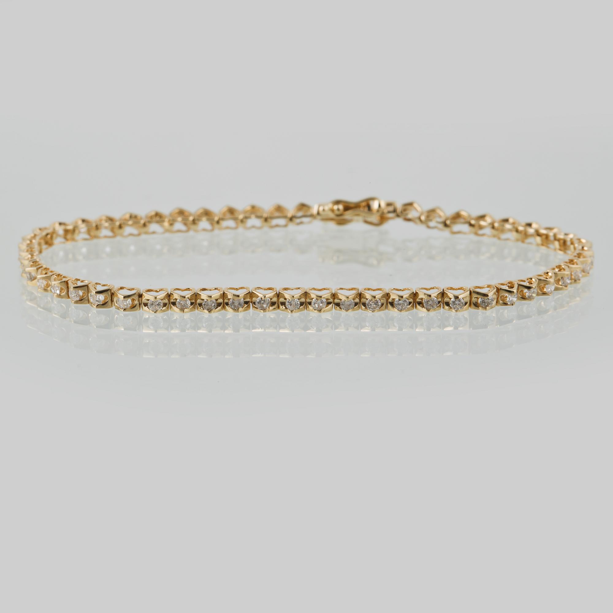 ARMBAND, 18K guld med briljantslipade diamanter. Vikt 4,7 gram.