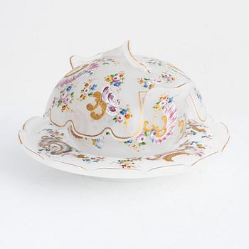 An opaline glass dish with cover and stand, Neo-Rococo, mid/second half of the 19th century.