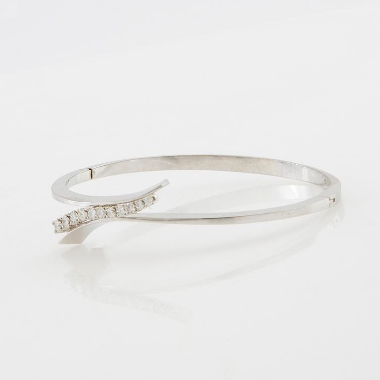 Bracelet 18K white gold with round brilliant-cut diamonds.