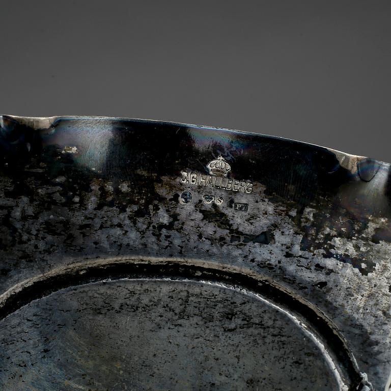 FAT SAMT VAS. Silver, bl a CG Hallberg, Stockholm 1917. Tot ca 860 g.