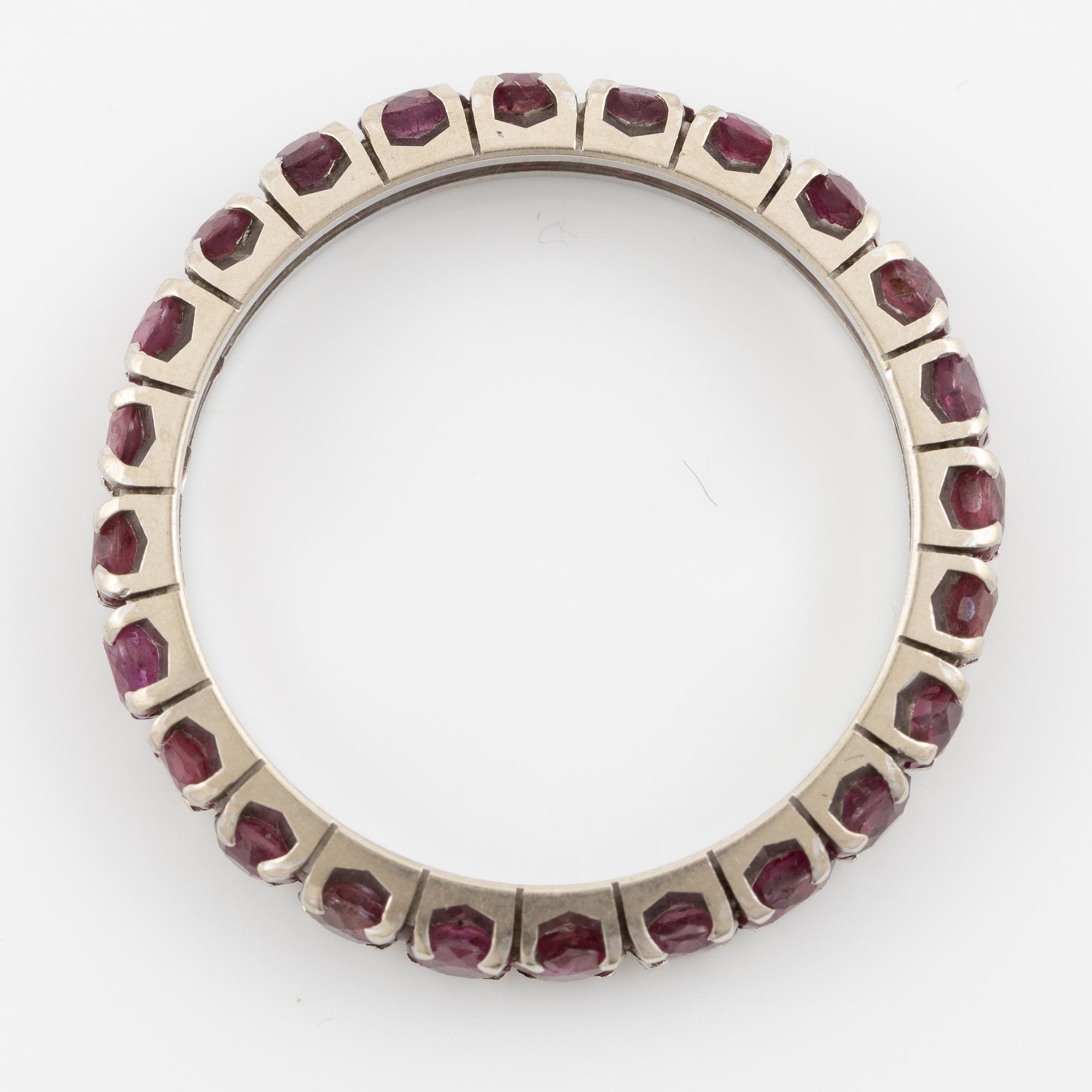 Ring, eternity ring 18K white gold with rubies.