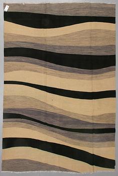 A CARPET, kilim, ca 291 x 197 cm.