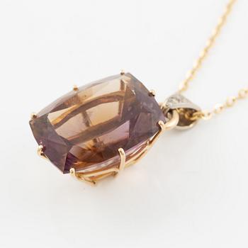 Collier 18K guld  och vitguld med ametrin och åttkantslipade diamanter.