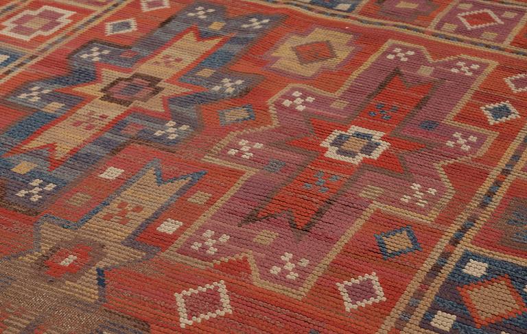 CARPET. "Rektangeln". Knotted pile. 284 x 148 cm among which about 11 cm at each end is polychrome flower patterned flat weave. Signed MMF.