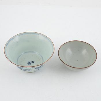 Two porcelain bowls, China, Vung Tau cargo and Kangxi, end of the 17th century.