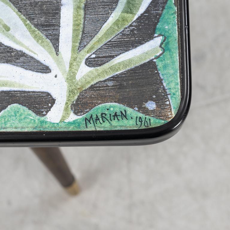 Soffbord, troligvis Tilgmans keramik, signerad Marian, daterad 1961.