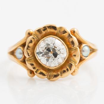 Ring 18K gold flower-shaped with a slightly cushion-cut old mine diamond and seed pearls.