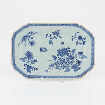 A blue and white serving dish, Qing dynasty, 18th Century.