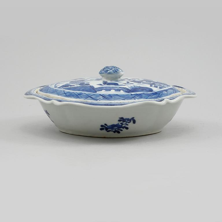 LOCKTERRIN, porslin, Kina, 1800-tal.