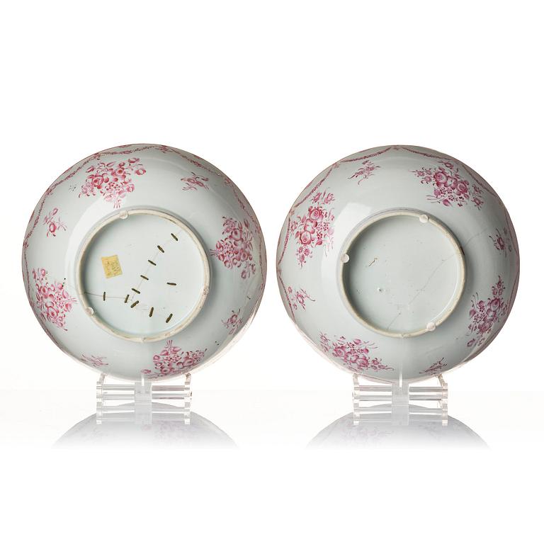 A pair of 'purpur camaieu' decorated punch bowls, Qing dynasty, Qianlong (1736-95).