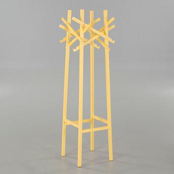 GABRIELLA GUSTAFSON & MATTIAS STÅHLBOM, klädhängare, "Nest", Karl Andersson & Söner, 2000-tal.