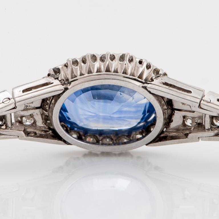Armband 18K vitguld med en fasettslipad safir vikt ca 7.00 ct.