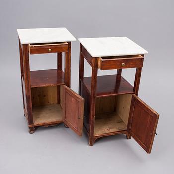 SÄNGBORD / POTTSKÅP, 2 st snarlika, 1900-talets första hälft.