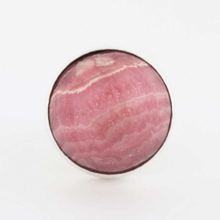 CECILIA JOHANSSON, Göteborg, 1993, ring med cabochonslipad rodokrosit.