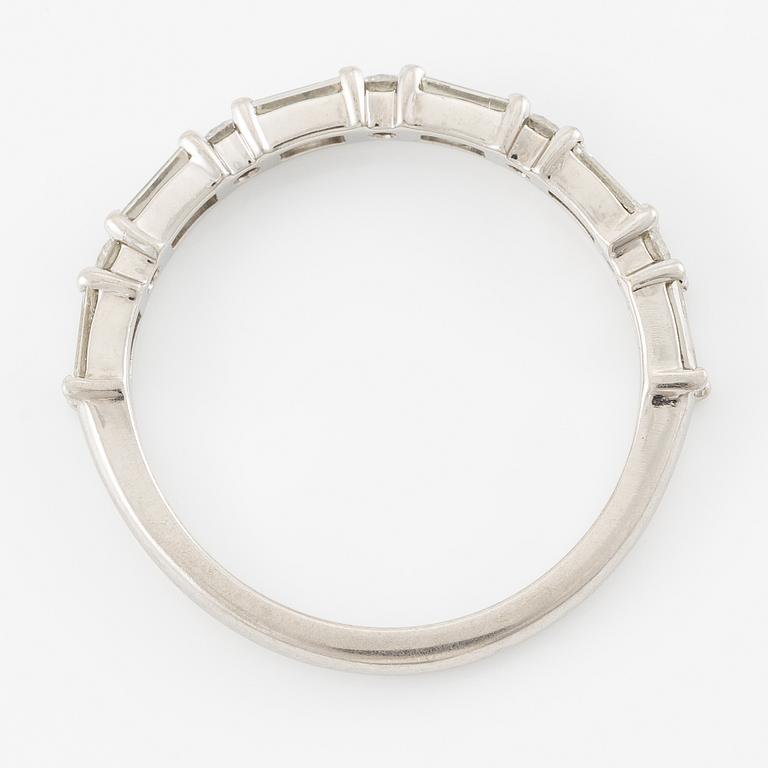 Ring platina med baguette- och runda briljantslipade diamanter, Emma Engelbert.