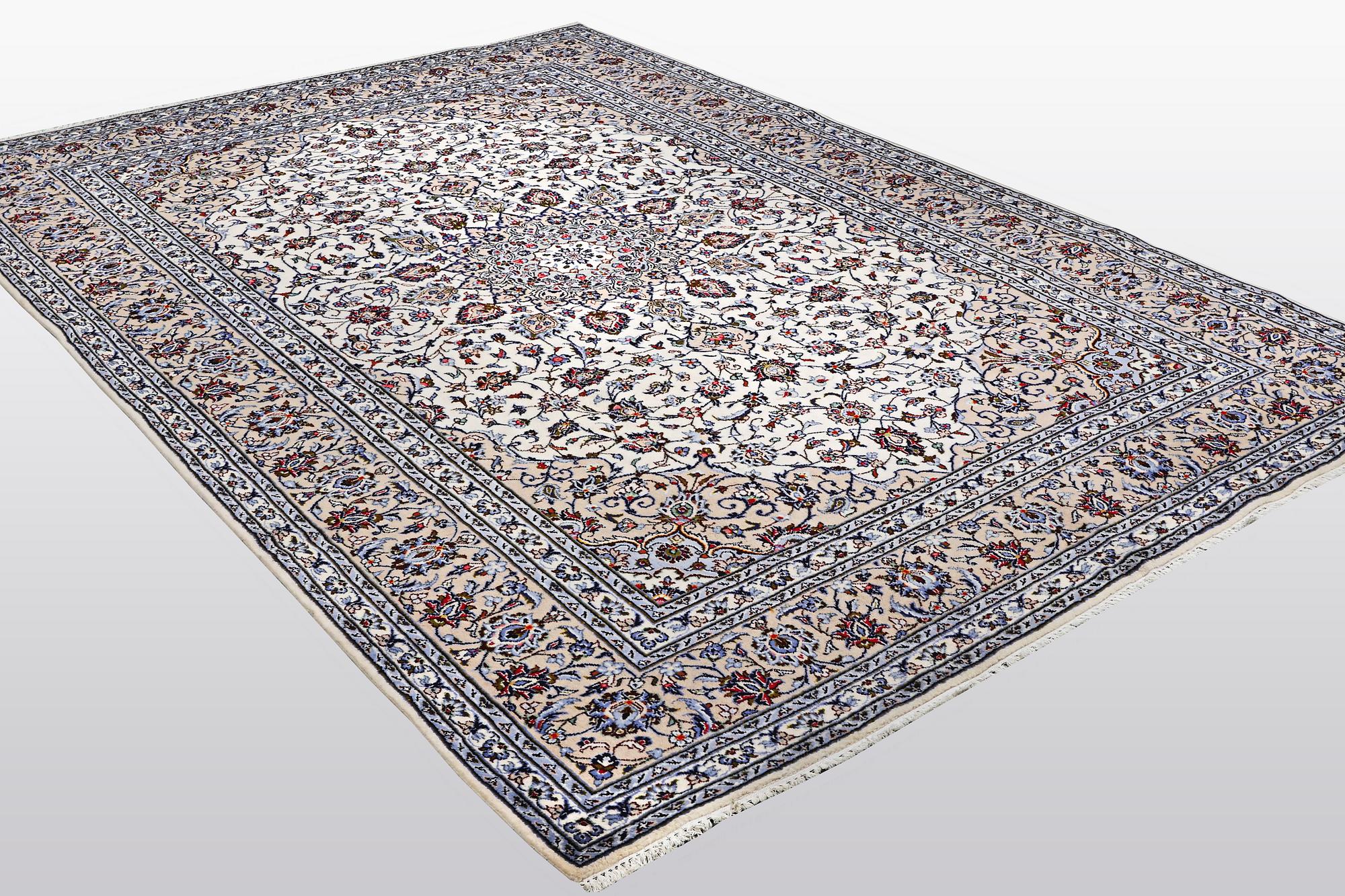 Matta, Keshan, ca 355 x 252 cm.