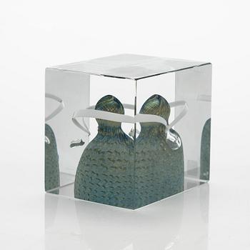 Oiva Toikka, årskub, signerad Oiva Toikka, Nuutajärvi 1988, numrerad 152/2000.